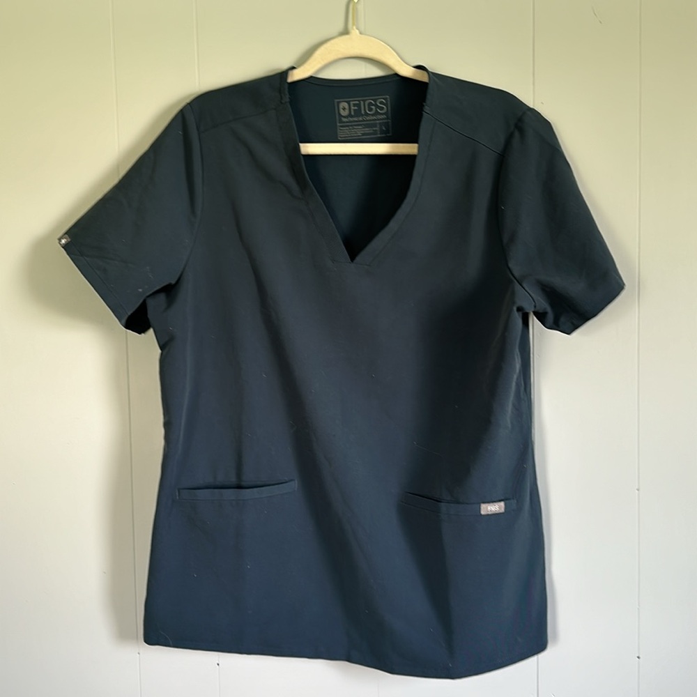 Figs scrub top